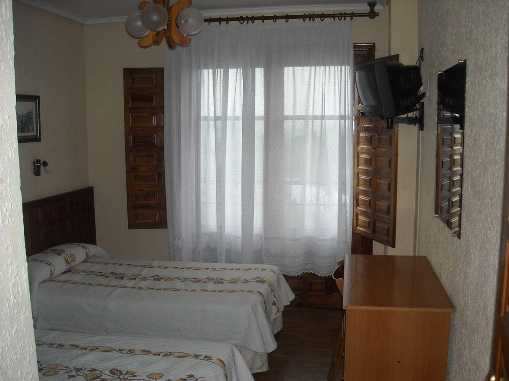 Paratene Ostatu Habitaciones 에란디오 외부 사진