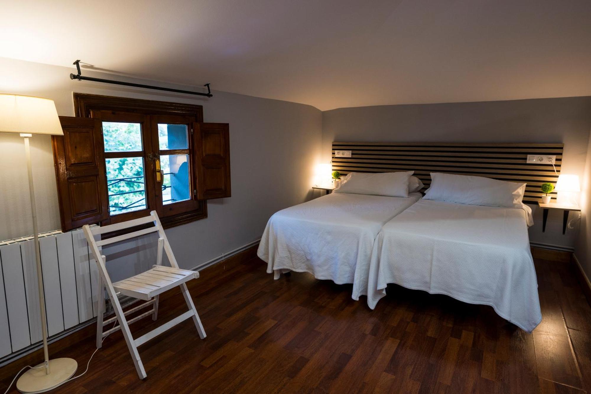 Paratene Ostatu Habitaciones 에란디오 외부 사진
