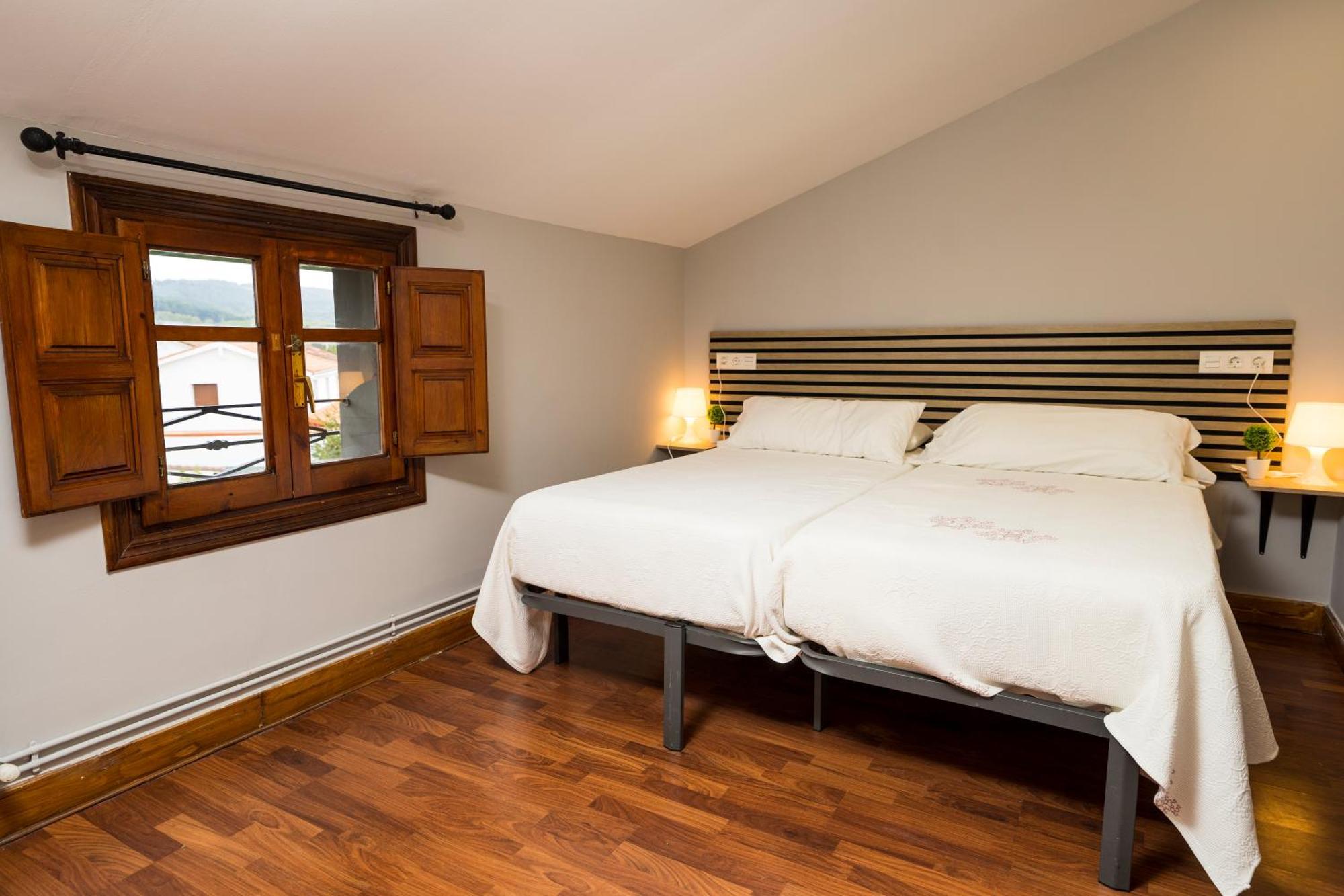 Paratene Ostatu Habitaciones 에란디오 외부 사진