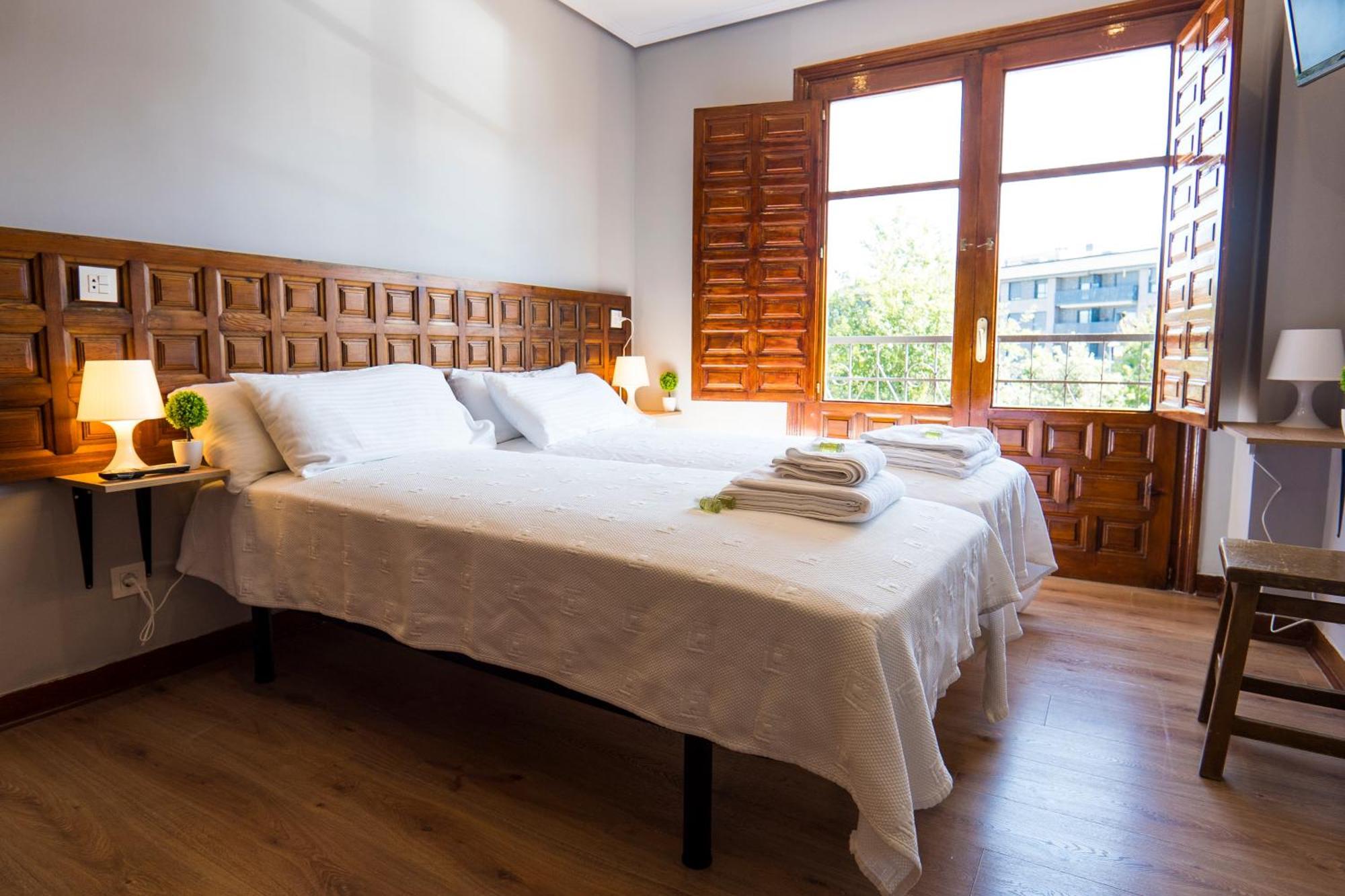 Paratene Ostatu Habitaciones 에란디오 외부 사진