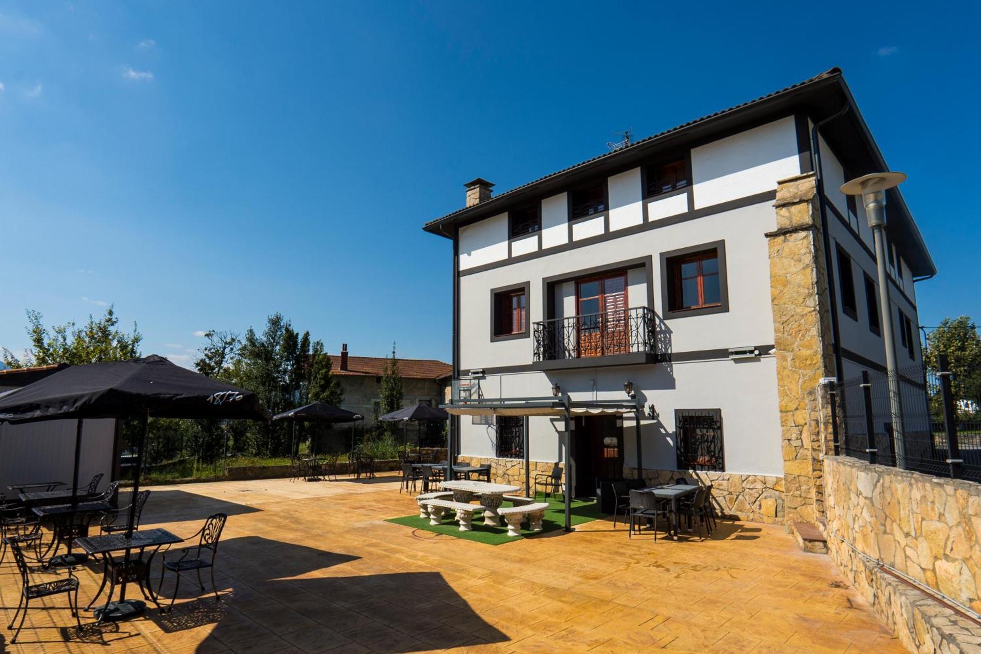 Paratene Ostatu Habitaciones 에란디오 외부 사진