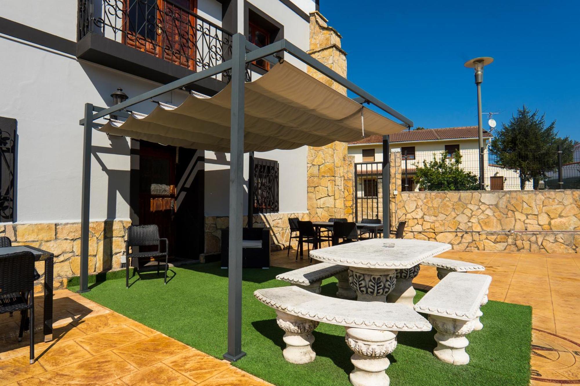 Paratene Ostatu Habitaciones 에란디오 외부 사진